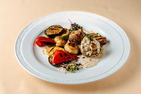 Медальоны из свинины