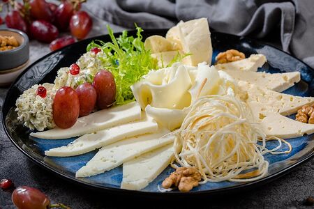 Тарелка кавказских сыров