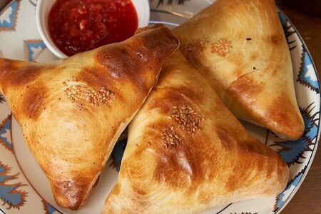 Самса картофелем и мясом халяль