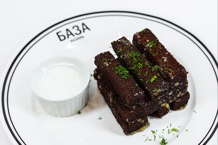 Гренки чесночные из бородинского хлеба