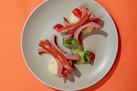 Сосиска из индейки с картофельным пюре