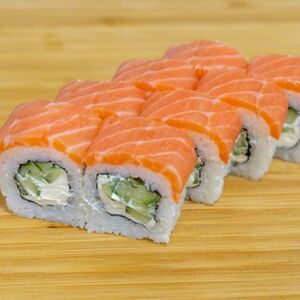 Ролл Филадельфия с копченым лососем