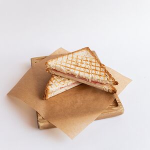 Сэндвич с ветчиной и сыром