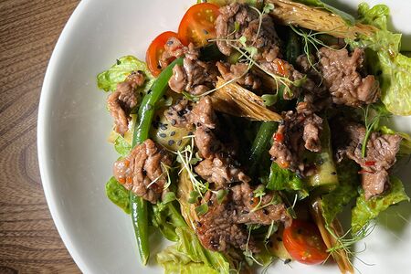 Салат с телятиной и соевой спаржей