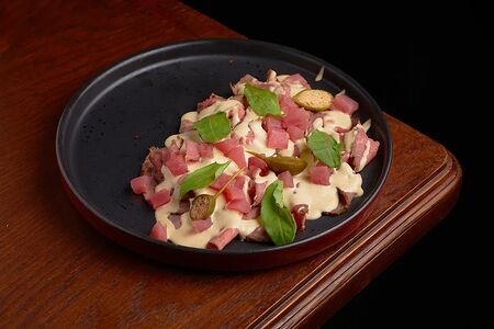 Вителло тоннато со свежим тунцом