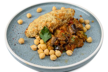 Котлеты из филе трески с овощным рагу и нутом