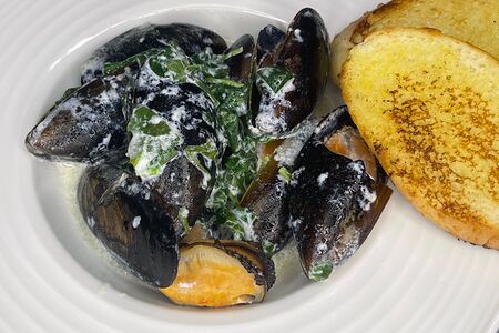 Мидии в сливочном соусе