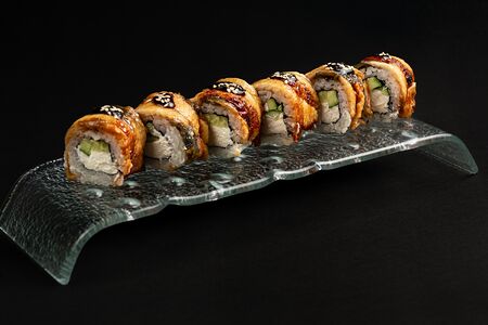 Ролл с угрем и творожным сыром