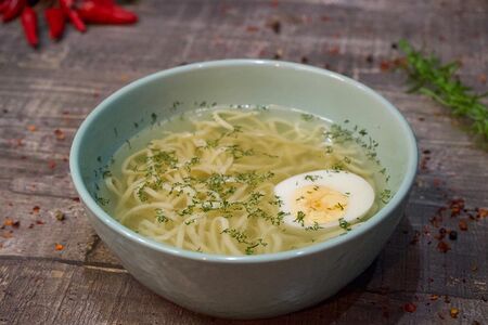 Куриный бульон с лапшой