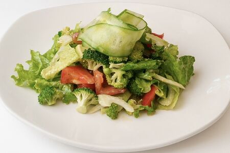 Зеленый салат с соусом цитрон