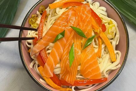 Удон с лососем