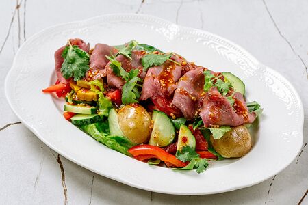 С ростбифом и соусом Амца