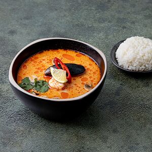 Том ям с морепродуктами половинка