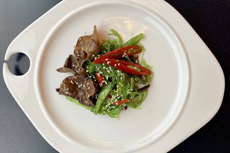 Чука с древесными грибами