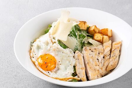 Цезарь с глазуньей