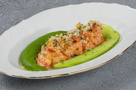 Коктейль из кимчи креветок с огурцом