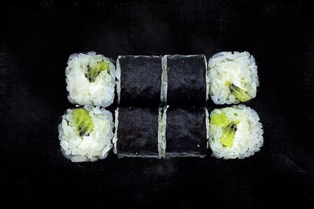 Ролл с киви и сыром