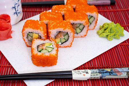 Ролл фирменный Калифорния с лососем