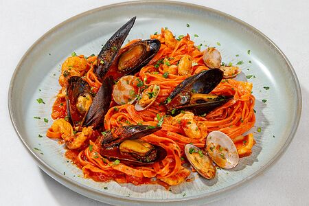 Большая паста с охотскими морепродуктами