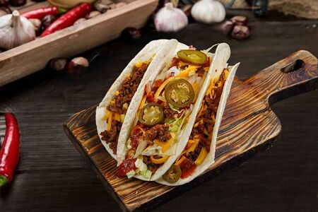 Двухслойное Тако Биф Спайси