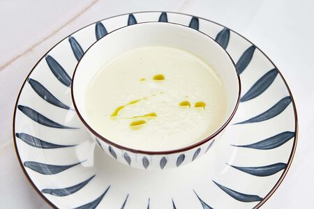 Крем-суп из картофеля и цветной капусты со сливками