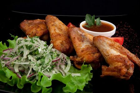 Куриные крылышки на углях