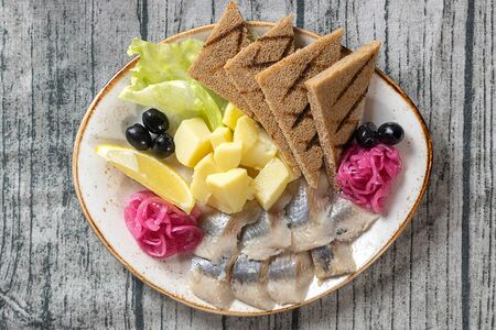 Сельдь с гарниром