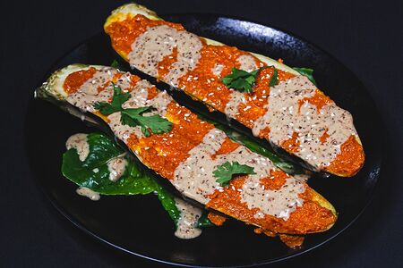 Баклажан на углях с кунжутным соусом