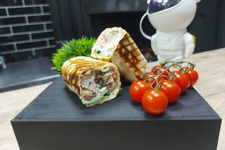 Шаурма со свининой большая