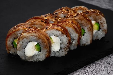 Ролл Филадельфия с угрём