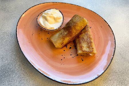 Обжаренные блинчики с ветчиной и сыром