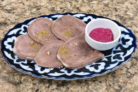 Язык отварной с хреном