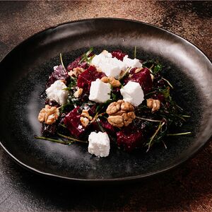 Салат со свеклой и сыром Фета
