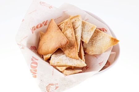 Чесночные чипсы из питы