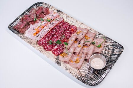 Ассорти мясных деликатесов