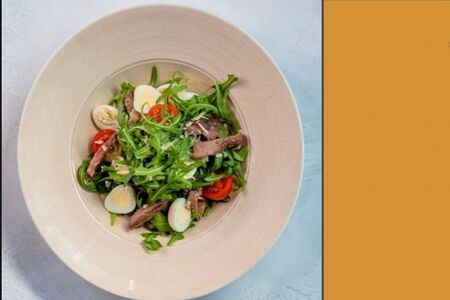 Салат с мраморной говядиной