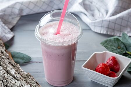 Милкшейк с клубникой