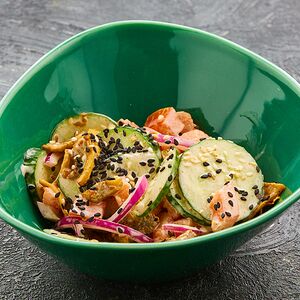 Овощной салат с кунжутно-ореховым соусом