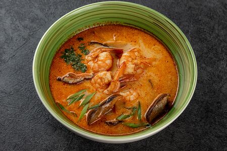 Том ям с креветками