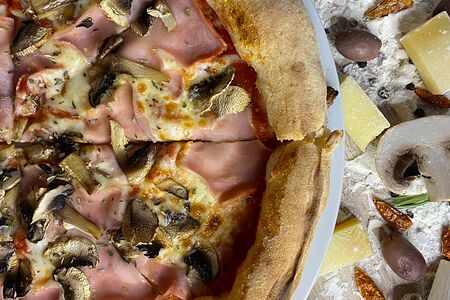 Прошутто и фунги (ветчина и грибы)