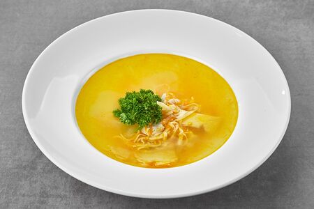 Куриный бульон с лапшой