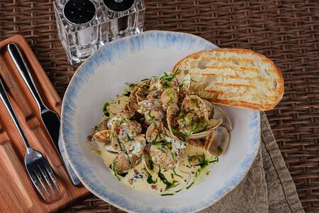 Вонголе в сырном соусе