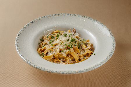 Паста с говяжьими щечками