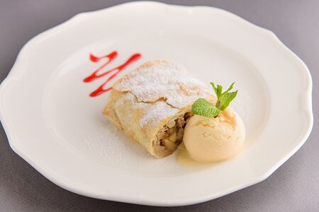 Штрудель яблочный