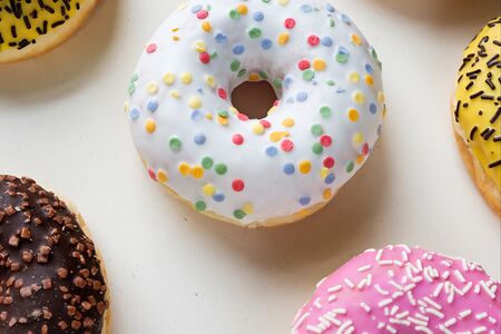 Пончик с шоколадной глазурью