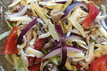 Салат с тунцом