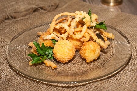 Ассорти из жареных сыров