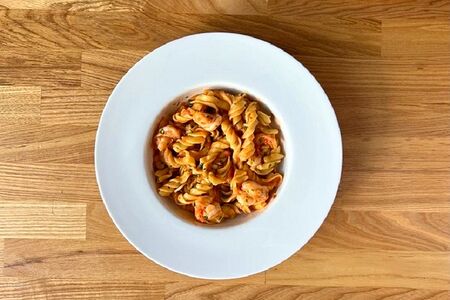 Паста фузилли с чесночными креветками