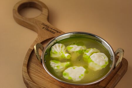 Куриный бульон с мини-хинкали