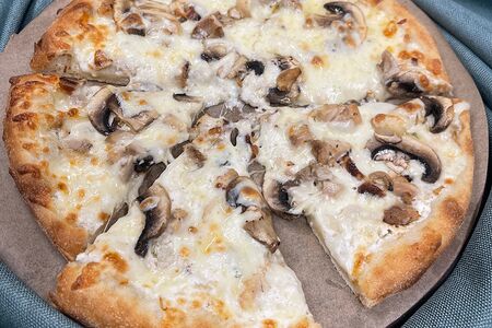 Курица с грибами большая